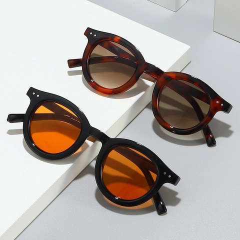 Gafas De Sol Redondas Retro Montura PC Protección UV400 Decoración Remaches Metálicos Gafas Moda Vintage Unisex