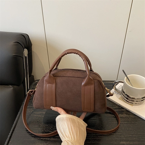 Dames Boston Tas Vintage Suède PU Leer Crossbody Schoudertas Kleine Kussenvorm Niche Ontwerp Retro Stijl Handvat