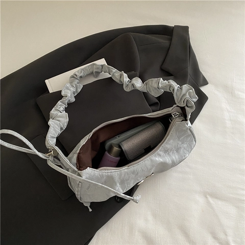 Bolso De Axila Para Mujer Material Brillante Metalizado Fruncido Decoración De Mariposa De Metal Bolso De Hombro