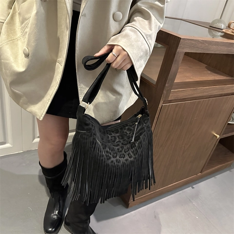 Sac Hobo À Imprimé Léopard Avec Franges Grande Capacité Cuir PU Suédé Style Bohème Rétro Sac Bandoulière Femme