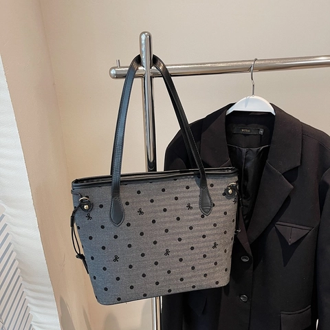 Damen Tote Bag Große Kapazität Grauer Filzstoff Schwarzer Polka Dot Bogen Stickerei Kordelzug Seite Alltag Schultertasche