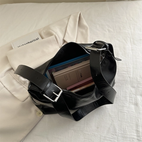 Borsa Hobo In Pelle PU Grande Capacità Retro Minimalista Borsa A Spalla Morbida Con Fibbia Argento Regolabile Per Donne