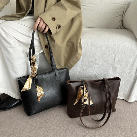 Damen Tote Bag PU Leder Große Kapazität Pendler Umhängetasche Vintage Stil Handtasche Mit Dekorativem Satinnschal