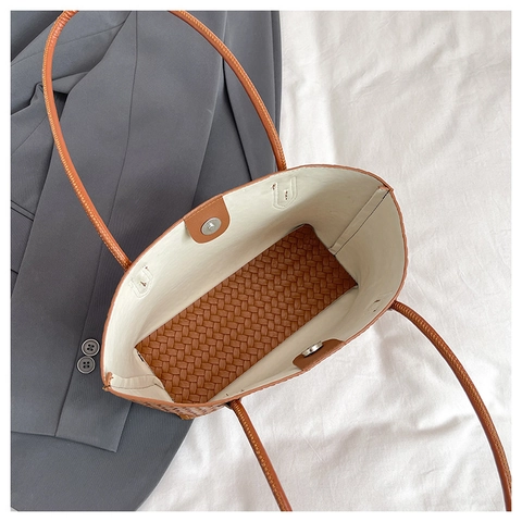 Gewebte PU Leder Tote Tasche Große Kapazität Mit Innentasche Und Holzperlenanhänger Retro Commuter Unterarm Schultertasche Für Frauen