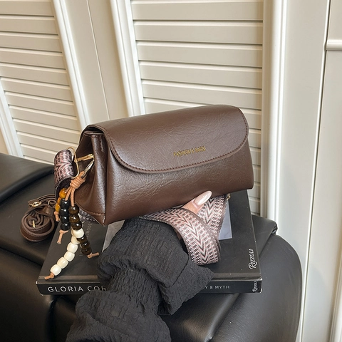 Vintage PU Leather Crossbody Bag For Women Fashion Pillow Bag With Wide Woven Strap And Beaded Charm Retro Shoulder Bag