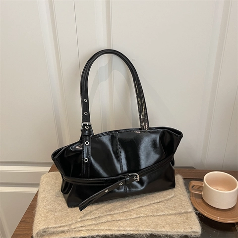 Borsa Tote da Donna in Pelle PU Lucida Design di Nicchia Grande Capacità Borsa a Tracolla Con Fibbia Decorativa Moda Casual