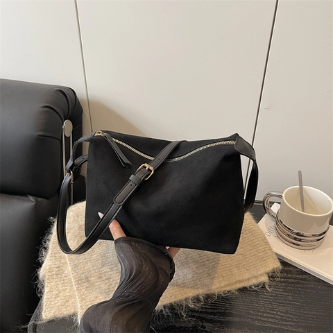 Sac Bandoulière Vintage Effet Daim Femmes Minimaliste Mat Hobo Sac Sous L'aisselle Avec Bandoulière Réglable Fermeture Éclair