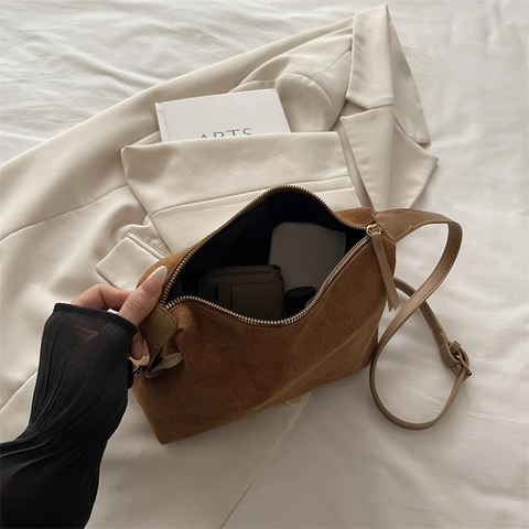 Sac Bandoulière Vintage Effet Daim Femmes Minimaliste Mat Hobo Sac Sous L'aisselle Avec Bandoulière Réglable Fermeture Éclair