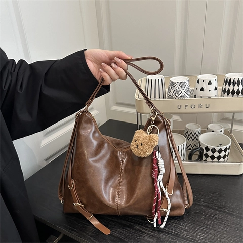 Large Capacity PU Leather Shoulder Bag For Women Retro Hobo Tote With Bear Charm Daily Commute Versatile Soft Handbag