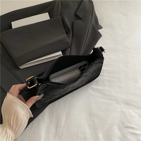 Women Snake Pattern Underarm Shoulder Bag PU Leather Retro Minimalist Baguette Hobo Handbag Zipper Closure Trendy