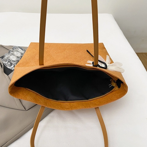 Grote Capaciteit Tote Bag PU Leer Gerimpelde Textuur Vintage Woon Werkverkeer Schoudertas Dames Met Bloemenhanger
