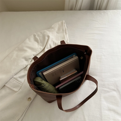 Damen Tote Bag Mit Großer Kapazität Retro PU Leder Schultertasche Pendler Vintage Nylonfutter Goldener Buchstabendruck
