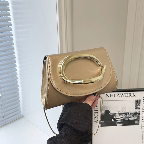 Women Elegant PU Leather Clutch Bag Gold Metal C-Handle Chain Shoulder Bag Minimalist Evening Party Banquet Crossbody Purse