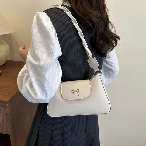 Damen Trendy PU Leder Unterarmtasche Mit Metall Schleife Dekor Stilvoll Geflochtener Riemen Schulter Umhängetasche Quadratische Handtasche