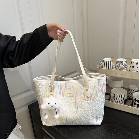 Borsa Tote Da Donna Grande Capacità Nylon Trapuntata Ricamo Ondulato Moda Versatile Borsa A Tracolla Con Ciondolo A Nuvola