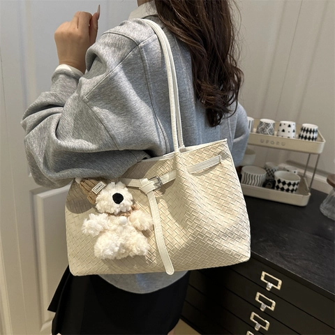 Women Woven Leather Tote Bag Minimalist Large Capacity Shoulder Bag With Plush Bear Charm Crossbody Handbag For Commuter