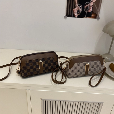 Women Retro Monogram Crossbody Bag Vintage PU Leather Contrast Color Shoulder Bag With Gold Hardware Small Square