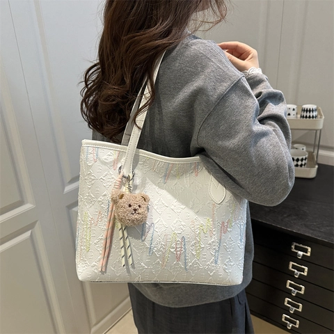 Women Tote Bag Large Capacity PU Leather 3D Relief Texture Wave Embroidery Casual Handbag With Bear Charm