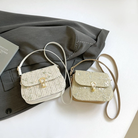 Women French Pastoral Straw Weaving PU Leather Shoulder Bag Floral Embroidery Small Square Crossbody Bag Summer Beach Vacation Handbag With Metal Buckle