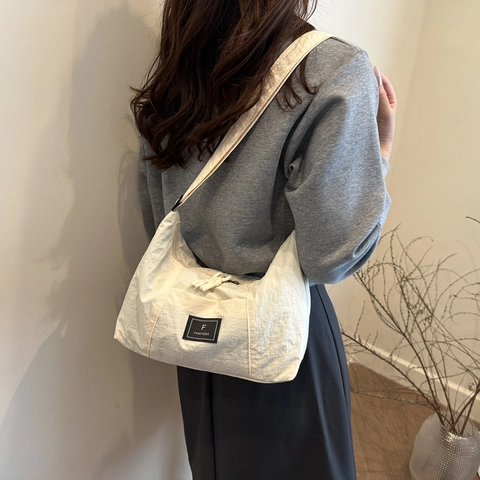 Borsa a Spalla Tote in Nylon Increspato Donna Grande Capacità Minimalista Coreana Leggera Borsa a Tracolla Casual Pendolare Hobo