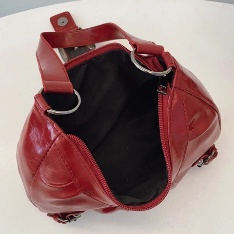 Bolso De Axila Retro Cuero PU Brillante Hebilla De Metal Plateada Plisado Estilo Moto Bolso De Hombro Mujeres