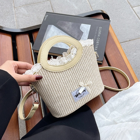 Dames Geweven Stro Emmertas Met Elegante Witte Kanten Rand En Strik Kleine PU Leren Crossbody Handtas Voor Zomervakantie