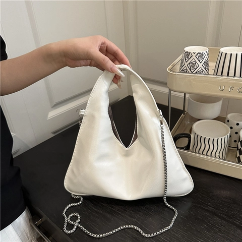 Borsa Tracolla Moda Donna Pelle PU Lucida Forma Triangolo Borsa A Mano Con Catena Argentata Versatile