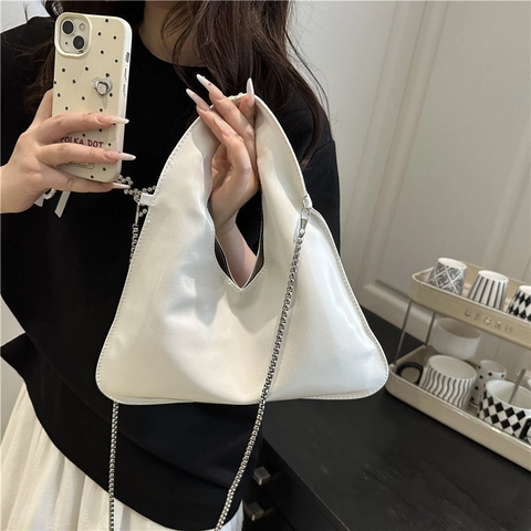 Borsa Tracolla Moda Donna Pelle PU Lucida Forma Triangolo Borsa A Mano Con Catena Argentata Versatile