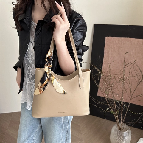 Damen Tote Bag PU Leder Große Kapazität Minimalistisch Pendeln Schultertasche Mit Satinnschal Dekor Kontrastnähten