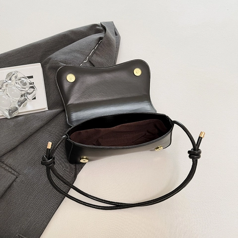 Women PU Leather Baguette Bag Knotted Strap Wave Shape Underarm Shoulder Bag Fashionable Chic Niche Handbag