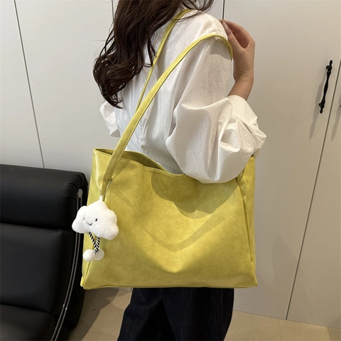 Sac Fourre-tout en Cuir PU pour Femmes Grande Capacité Sac à Épaule Minimaliste Avec Pendentif Nuage Sac à Main