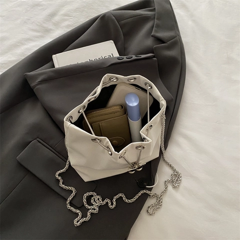 Women Alligator Pattern PU Leather Bucket Bag With Butterfly Buckle Artificial Pearl Tassel Silver Metal Chain Crossbody Strap Chic