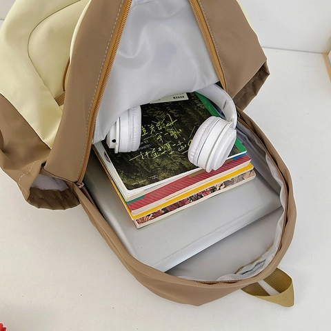 Sac À Dos Décontracté En Nylon Grande Capacité Léger Pour Étudiants Style Urbain Avec Pendentif En Peluche Mignon