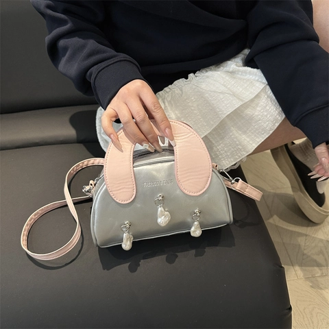 Metallic Silber Halbmond Umhängetasche PU Leder Kontrastgriff Künstliche Barockperlen Chic Schulterhandtasche Für Damen