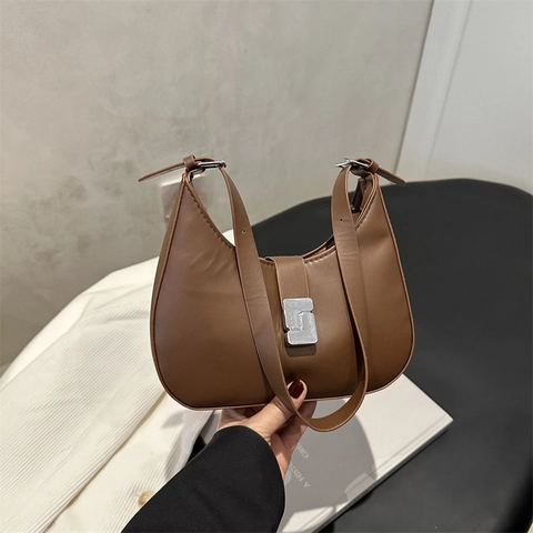 Bolso de Axila Minimalista de Media Luna para Mujer Cuero PU Vintage Bolso de Hombro Con Correa Ajustable Hebilla de Plata
