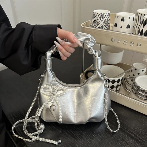 Bolso Bandolera Mujer Cuero PU Brillante Asa Plisada Bolso De Mano Con Correa Cadena Colgante Lazo Perla Artificial Corazón Chic