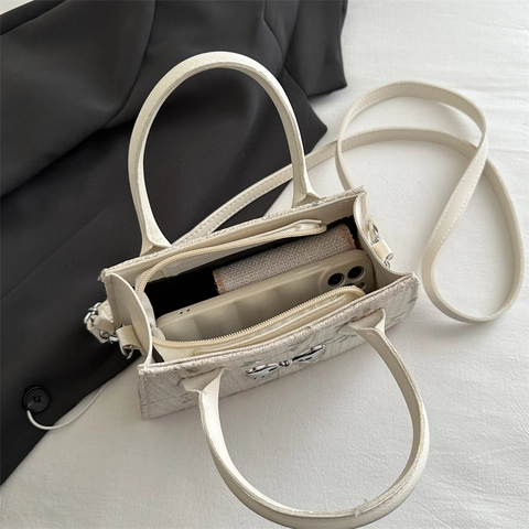Woven Stroh Handtasche Für Frauen Blumenstickerei Metallschleife Crossbody Umhängetasche Vielseitig Elegant Schick