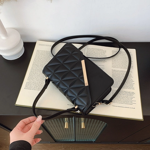 Gesteppte Umhängetasche Für Damen PU Leder Handtasche Mit Griff Quadratische Schultertasche Mit Goldenem Metalldekor