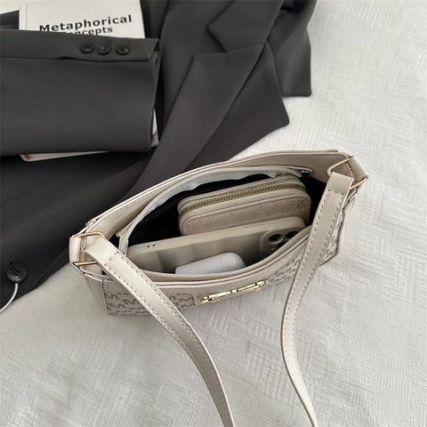 Borsa Sottobraccio Con Stampa Monogramma M Pelle PU Retrò Borsa Baguette Con Fibbia A Fiocco Dorato Piccola Borsa A Mano A Tracolla Versatile