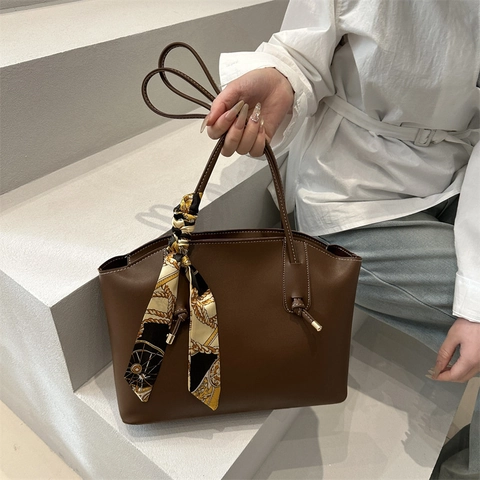 Retro Große Kapazität Tote Bag Damen Kunstleder Schultertasche Mit Satinnschal Dekor Weiße Nähte Pendler Handtasche