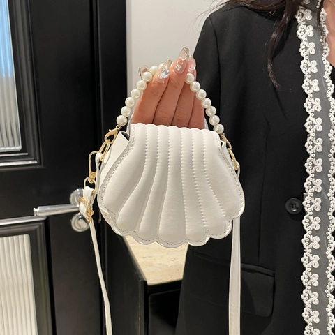 Women Shell Shape PU Leather Crossbody Bag With Faux Pearl Handle Fashion Minimalist Shoulder Bag Solid Color Handbag