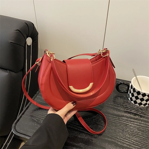 Fashionable PU Leather Crescent Crossbody Bag Women Minimalist Half Moon Shoulder Bag Gold Buckle Vintage Elegant Daily