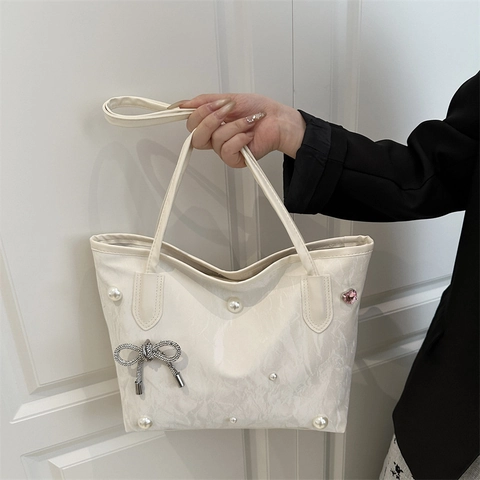 Bolso Tote Para Mujer De Cuero PU Arrugado Con Perlas Artificiales Colgante De Lazo Plateado Corazón Rosa Bolso De Hombro Grande