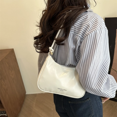 Bolso de Axila de Cuero PU Brillante Minimalista para Mujer Bolso de Hombro de Color Sólido a la Moda Con Correa de Nudo