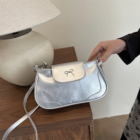 Metallic Bow Decor PU Leather Crossbody Bag Women Retro Underarm Shoulder Bag With Adjustable Strap Urban Style