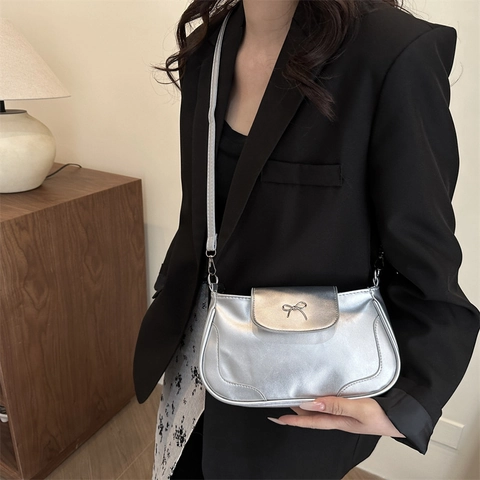 Metallic Bow Decor PU Leather Crossbody Bag Women Retro Underarm Shoulder Bag With Adjustable Strap Urban Style