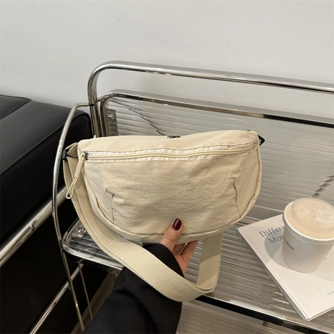 Unisex Nylon Umhängetasche Leicht Wasserdicht Sportliche Brusttasche Halbmondform Verstellbarer Riemen Für Den Alltag