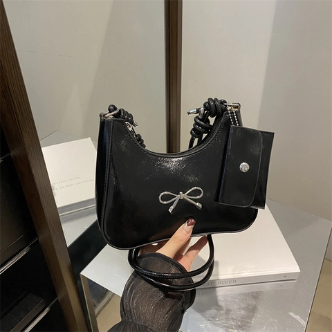 Borsa Hobo Da Donna In Pelle PU Sotto L'ascella Con Fiocco In Metallo E Tracolla A Nodo Mini Pochette Chic