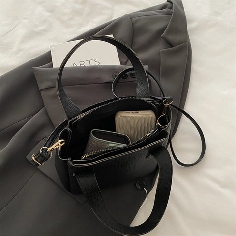 Korean INS Style Bucket Bag Litchi Grain PU Leather Crossbody Handbag With Plush Monster Charm For Women Chic Daily Versatile
