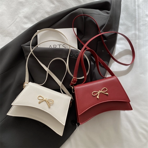 Bolso Bandolera Para Mujer De Cuero PU Con Hebilla De Lazo Dorado Y Fondo Curvo Elegante Mini Bolso De Mano